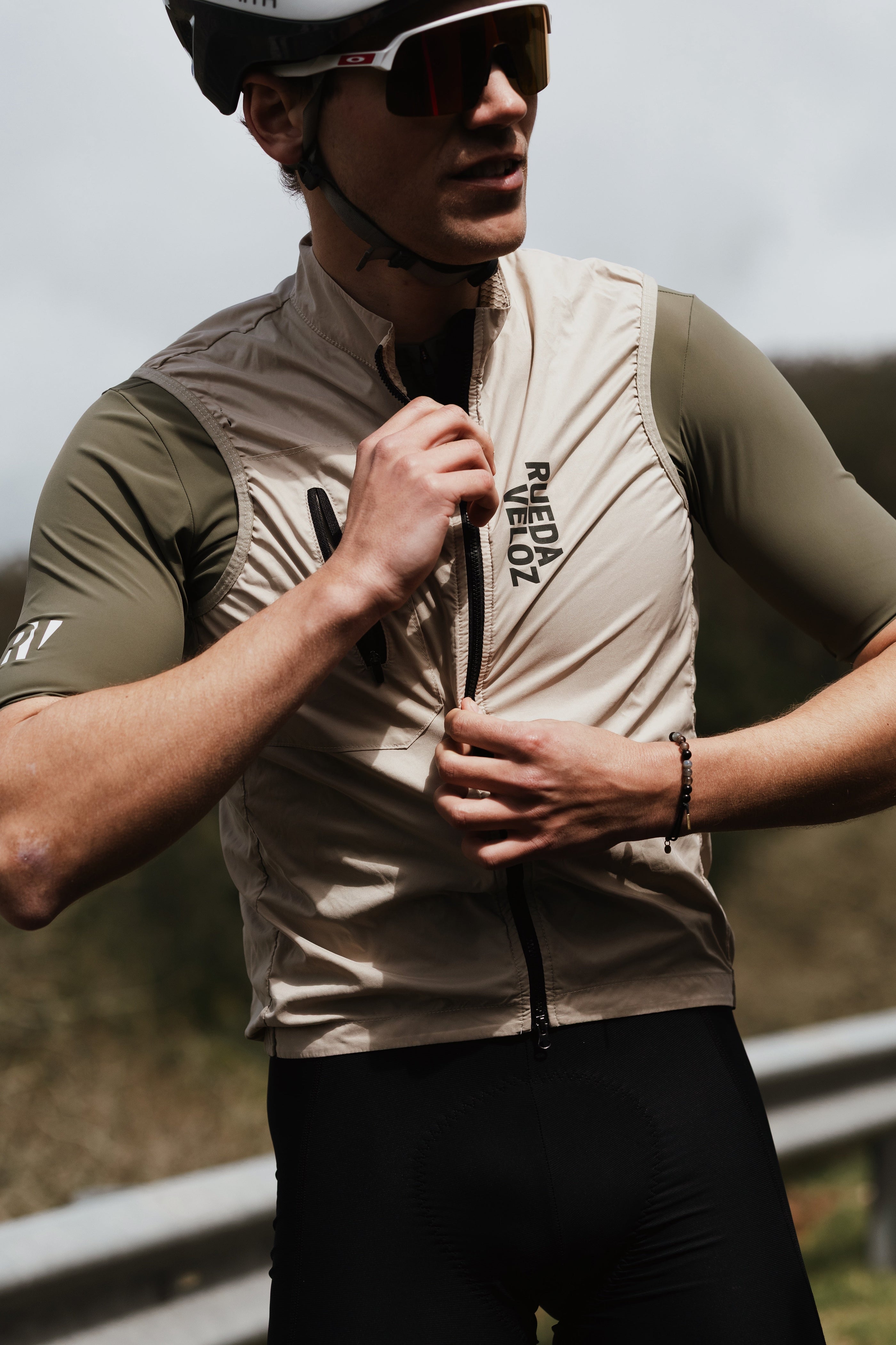 MEN'S JACKETS & GILETS